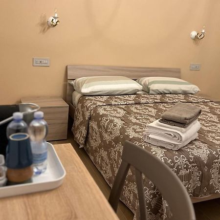 Affittacamere La Quiete Арона Экстерьер фото